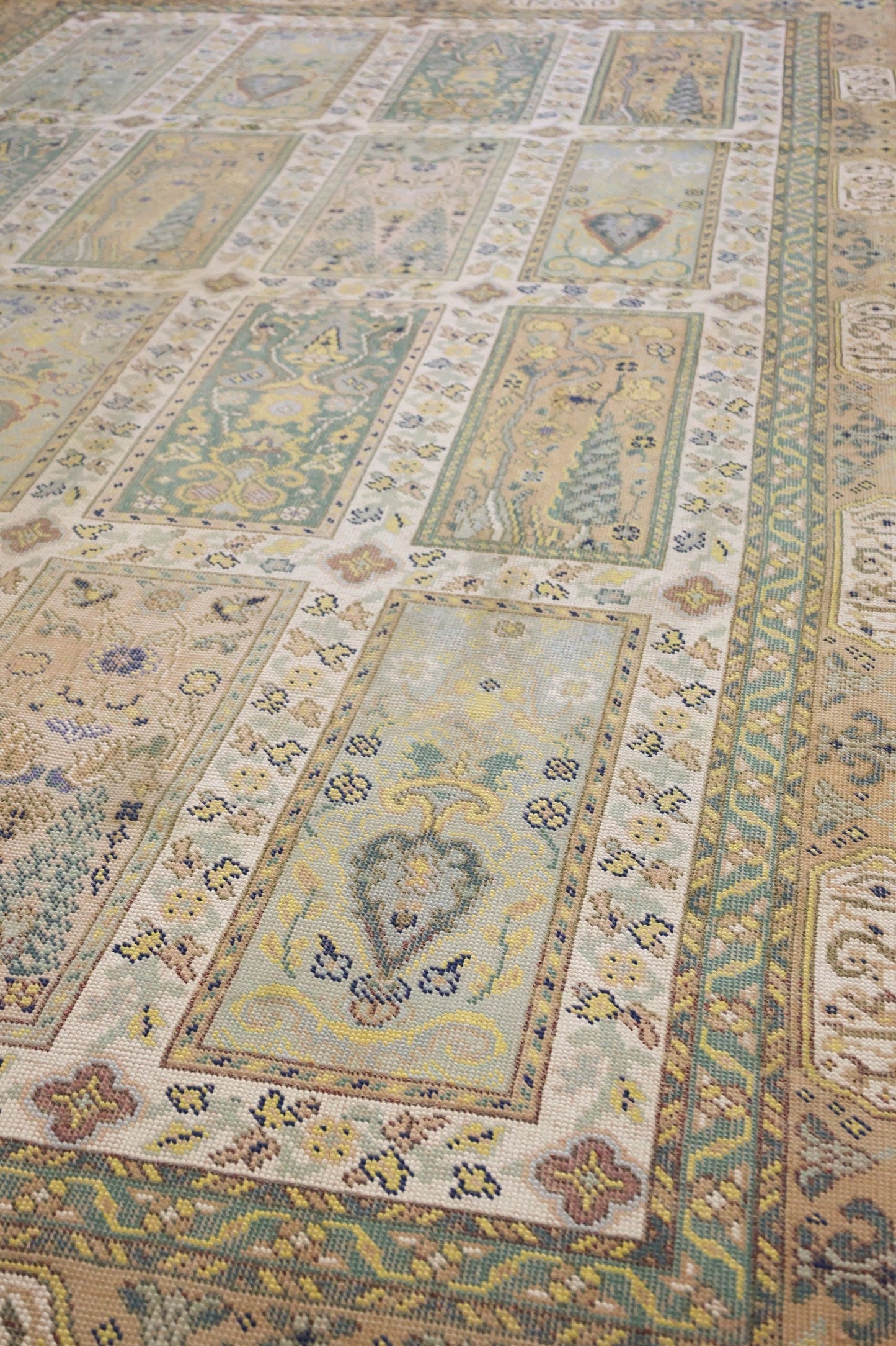 Vintage European Handwoven Traditional Rug, J68408