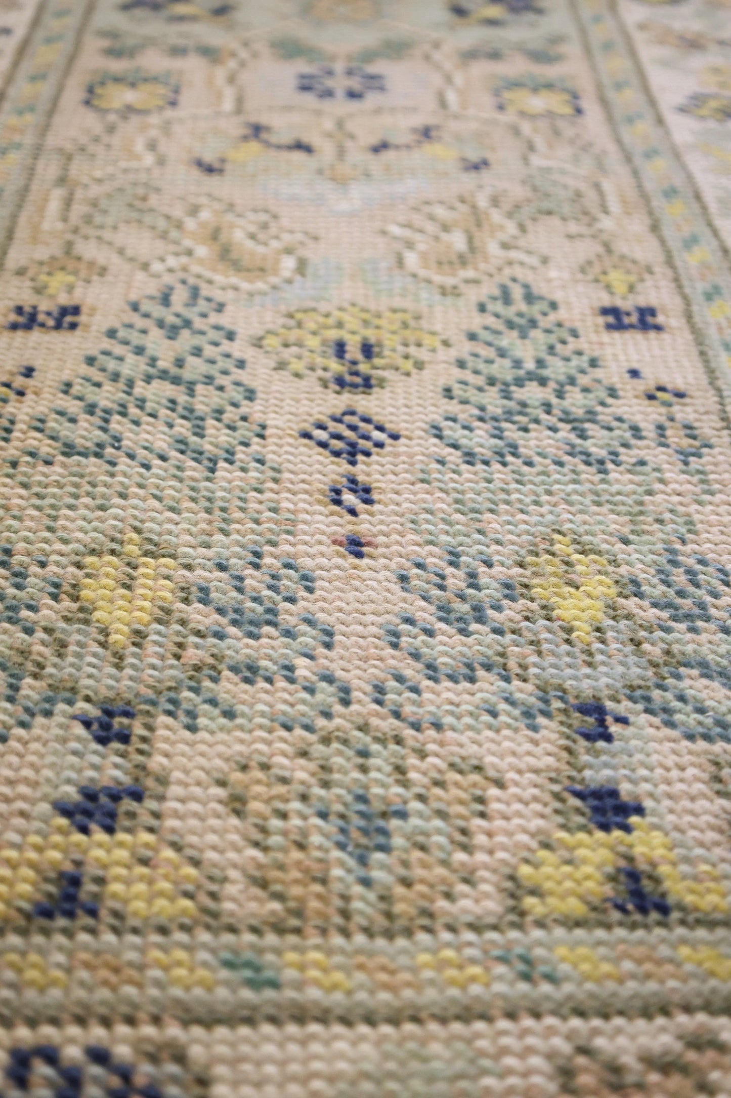 Vintage European Handwoven Traditional Rug, J68408