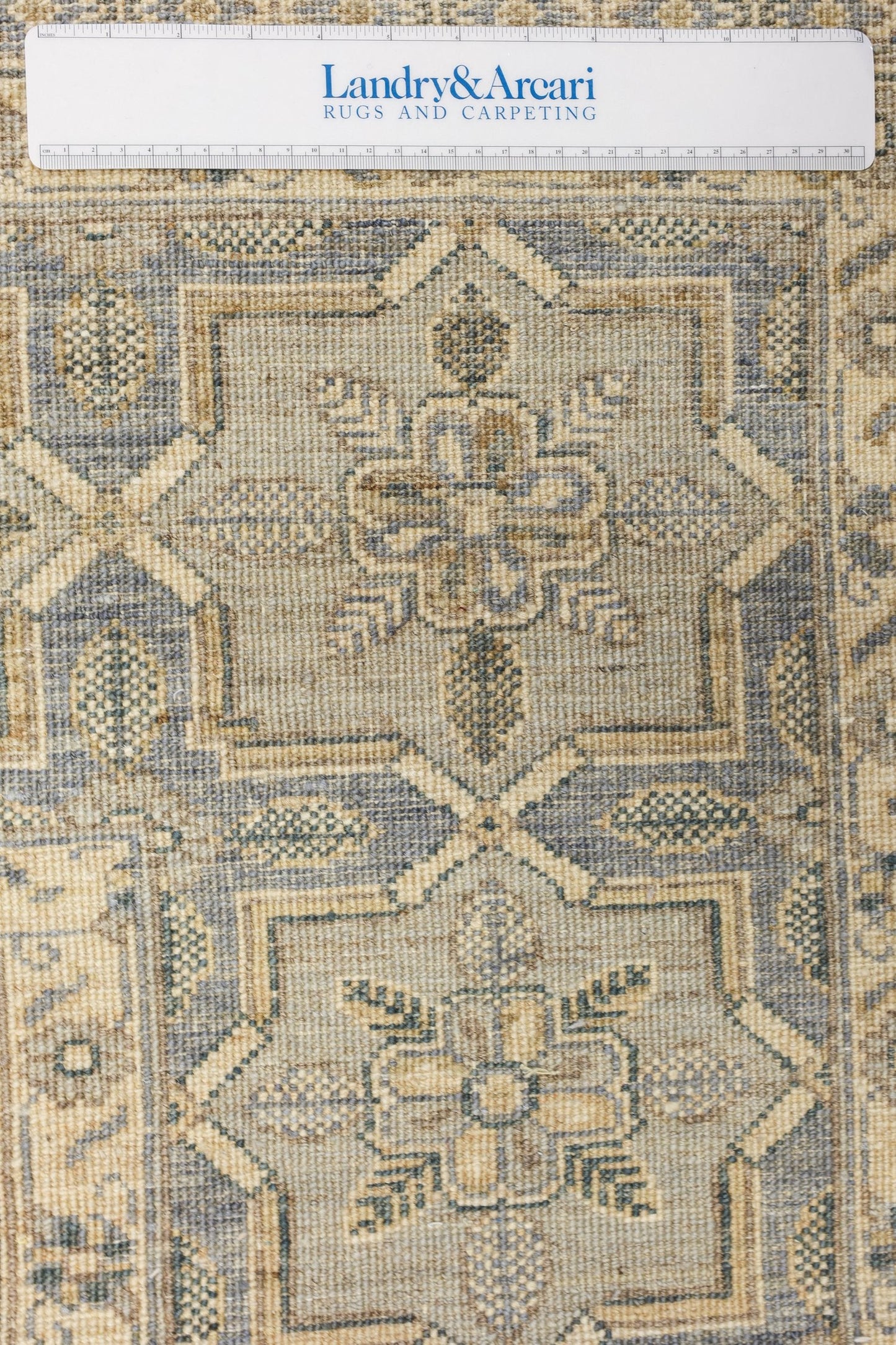 Farhan Handwoven Traditional Rug, J80661