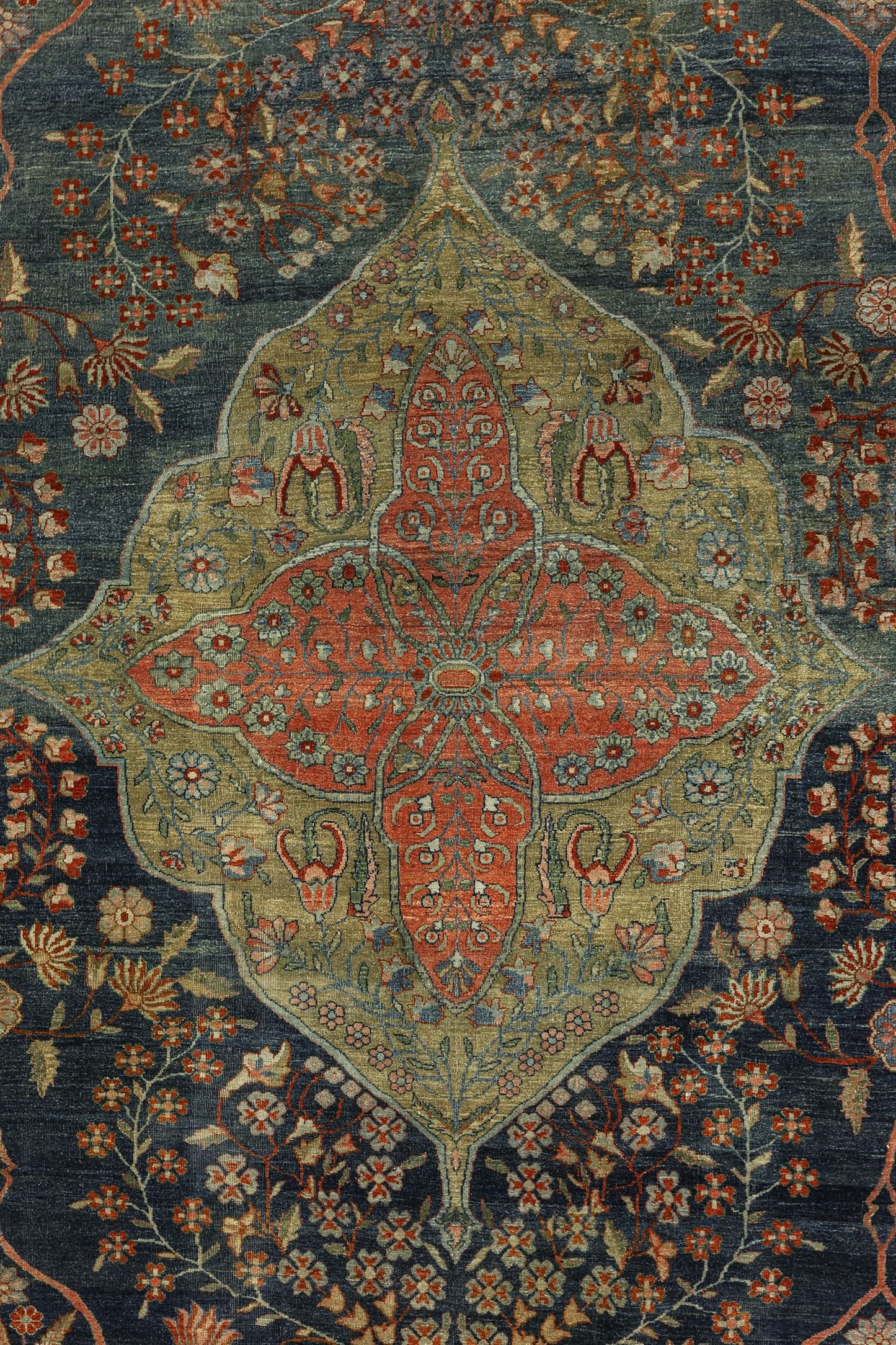 Antique Feraghan Sarouk Handwoven Traditional Rug, J81296