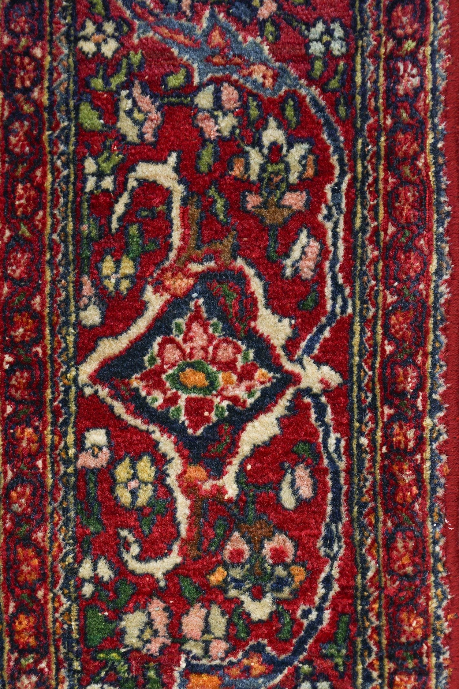 Antique Isphahan Handwoven Traditional Rug, J71266