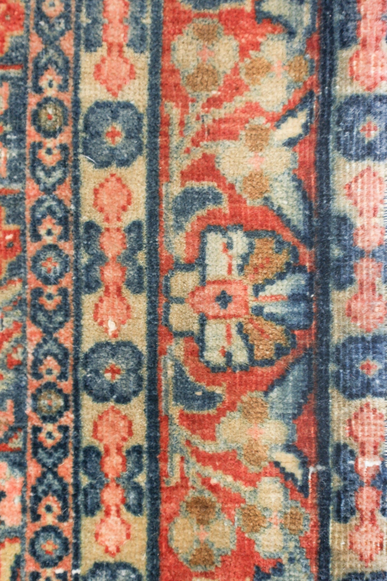 Vintage Kashan Handwoven Traditional Rug, J73374