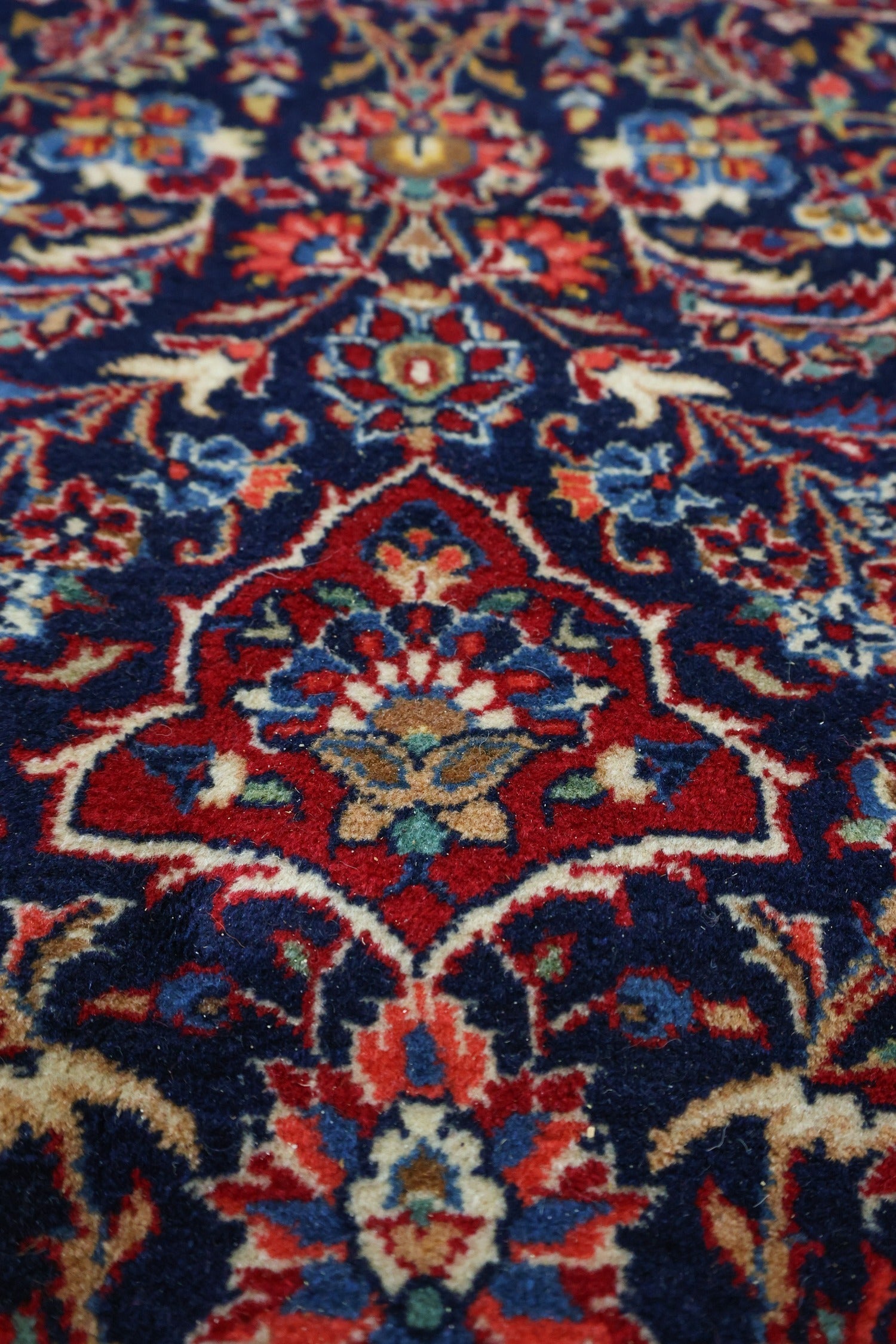 Antique Kashan Handwoven Traditional Rug, J70040