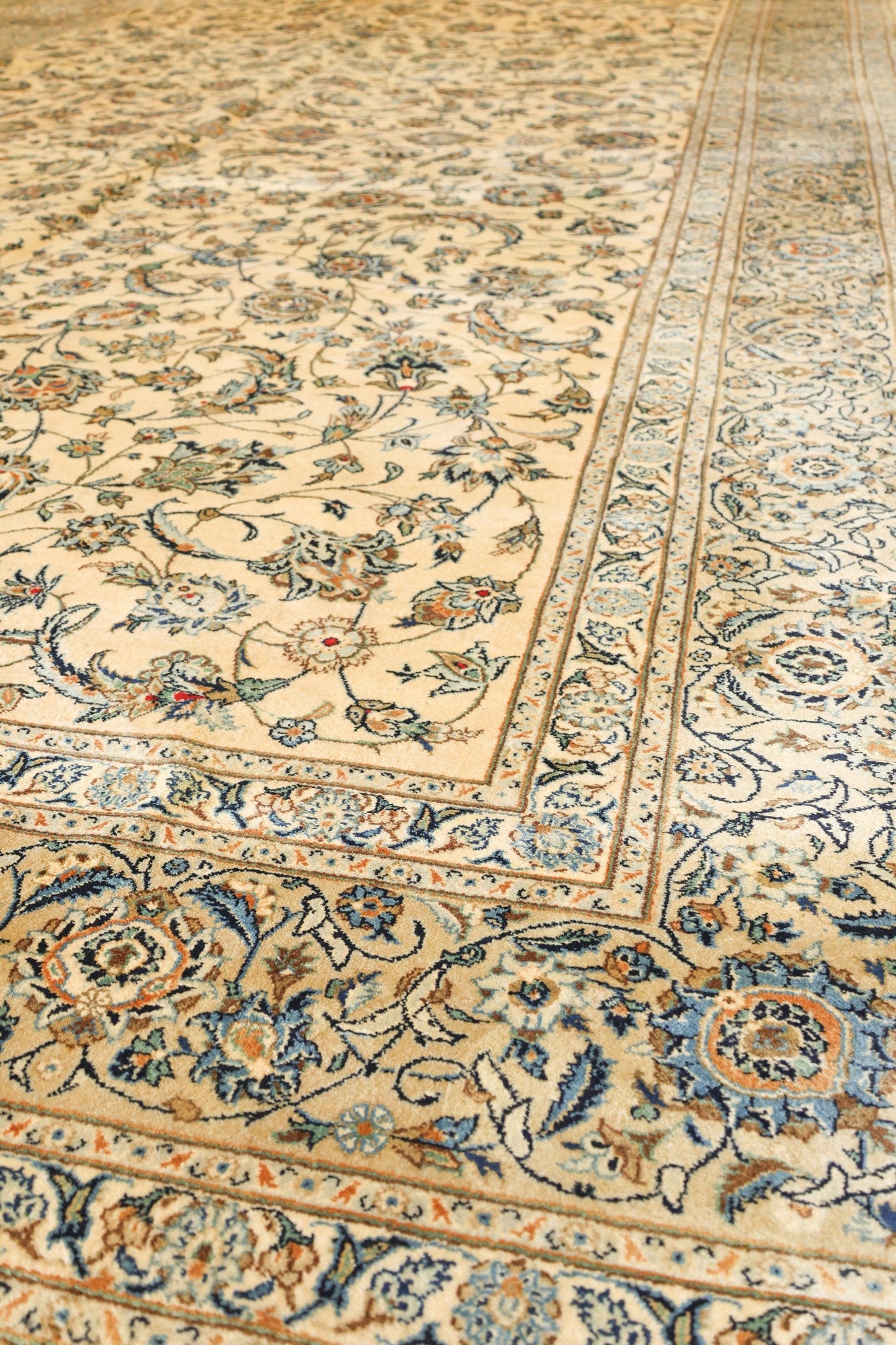 Antique Keshan Handwoven Traditional Rug, J71971