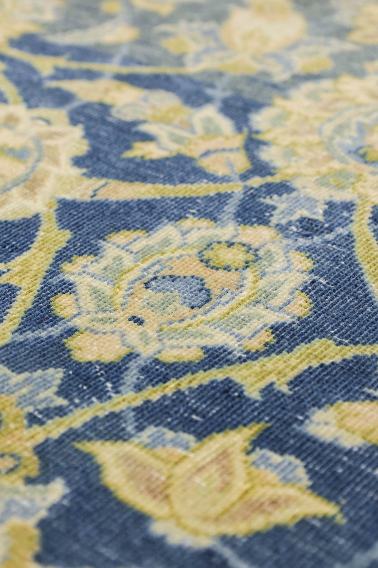 Vintage Keshan Handwoven Traditional Rug, J79401
