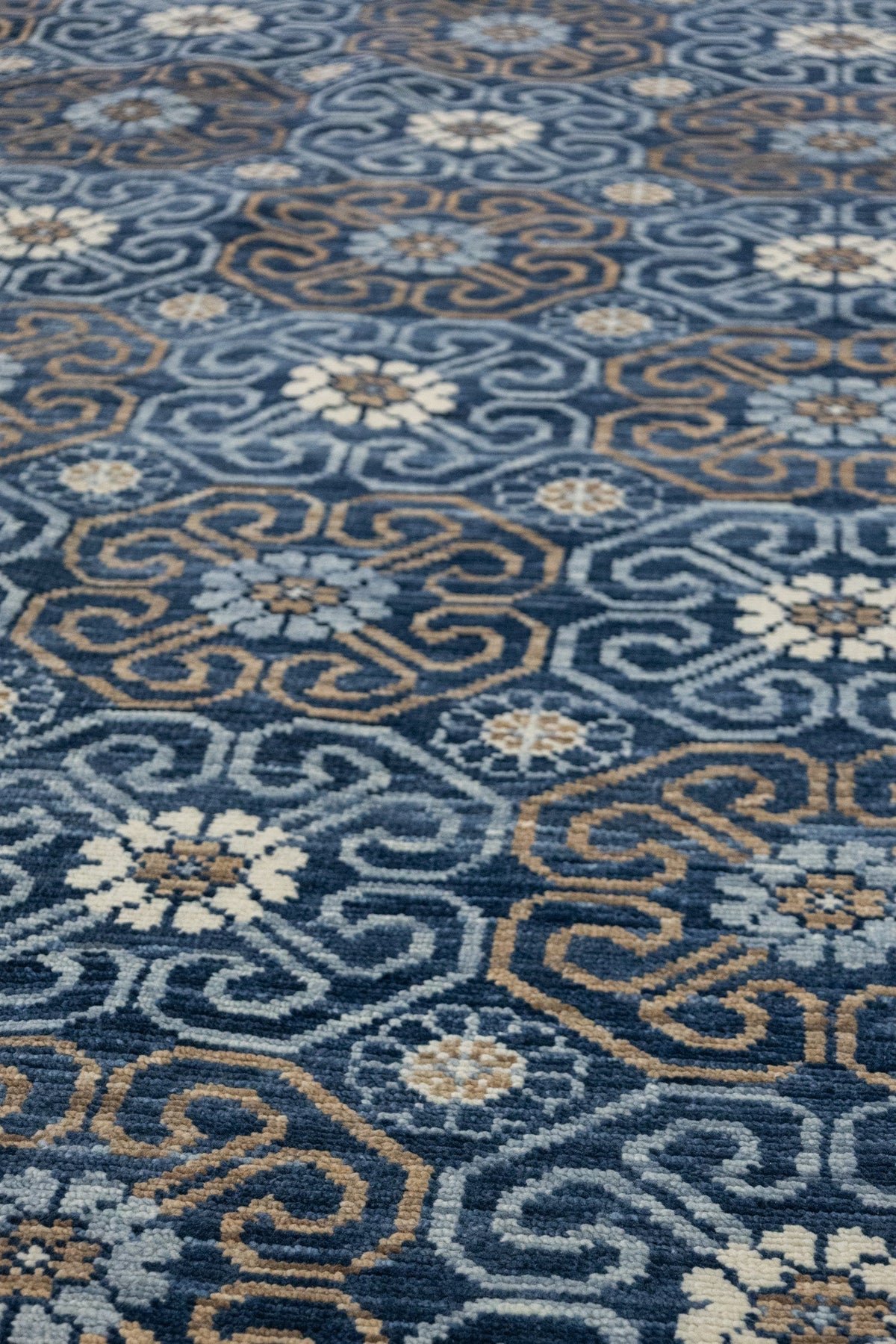 Khotan Handwoven Traditional Rug, J88123