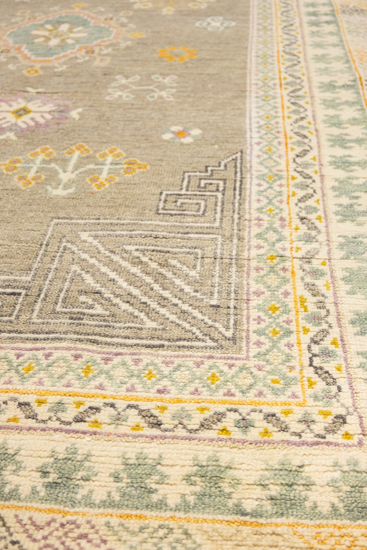 Khotan Handwoven Traditional Rug, J88134