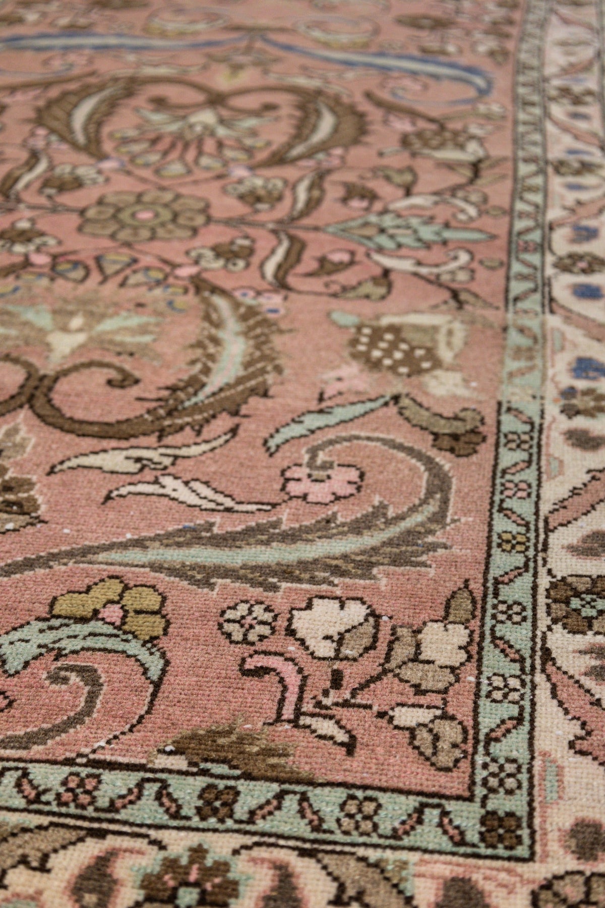 Lilihan Handwoven Traditional Rug, J86541
