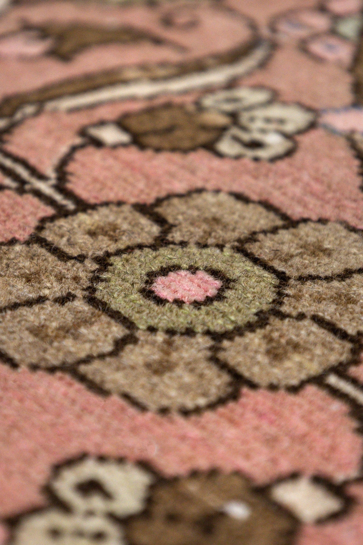 Lilihan Handwoven Traditional Rug, J86541