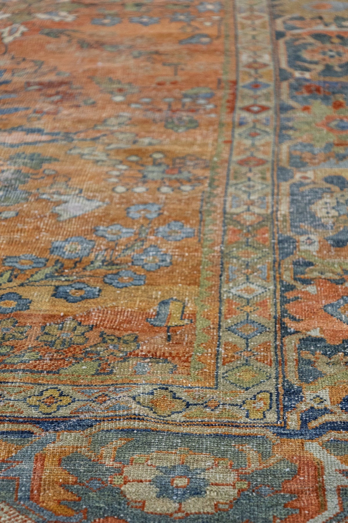 Vintage Mahal Handwoven Traditional Rug, J88977