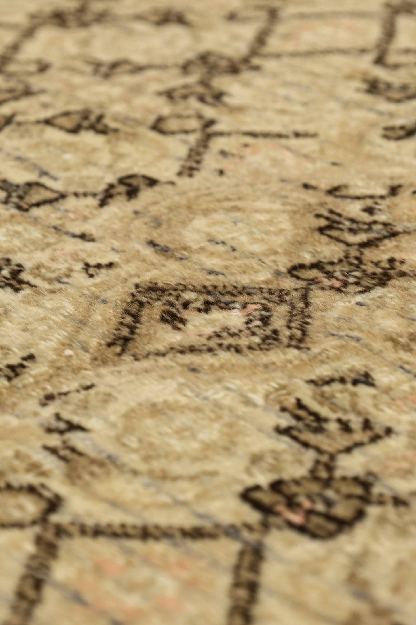 Vintage Mood Handwoven Traditional Rug, J79966