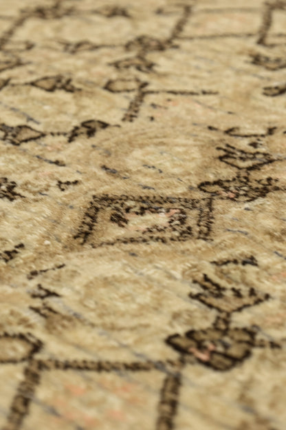 Vintage Mood Handwoven Traditional Rug, J79966