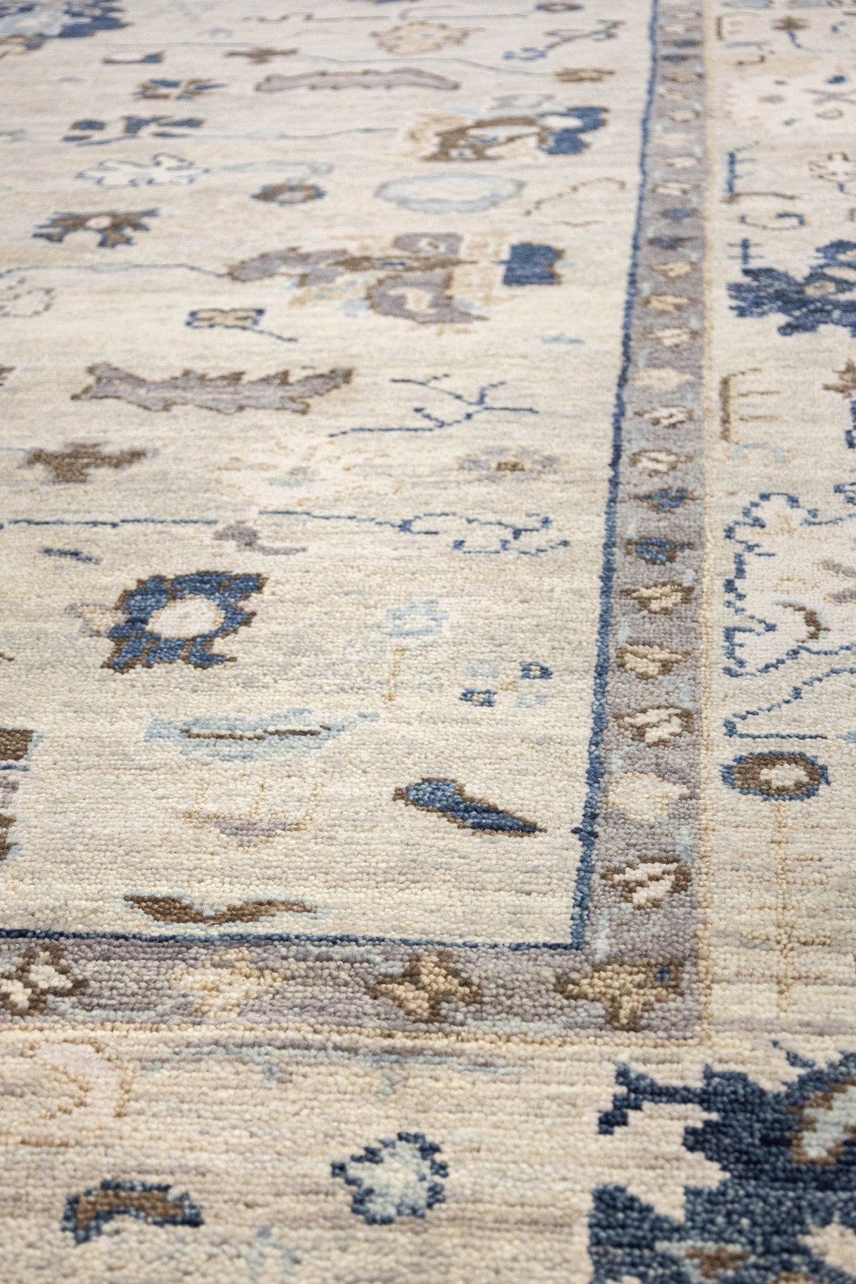 Oushak Handwoven Traditional Rug, J86276