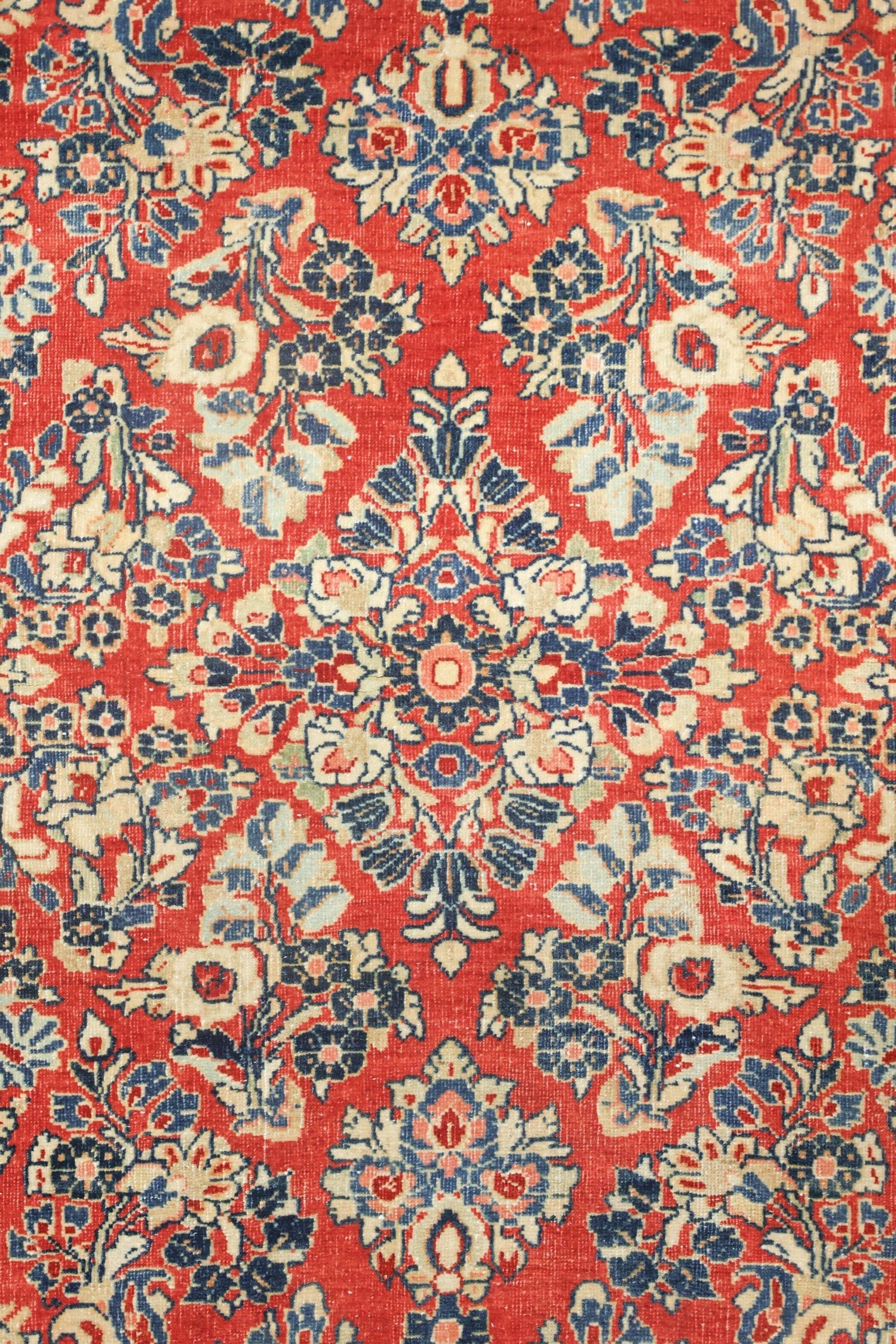 Vintage Sarouk Handwoven Traditional Rug, J73314