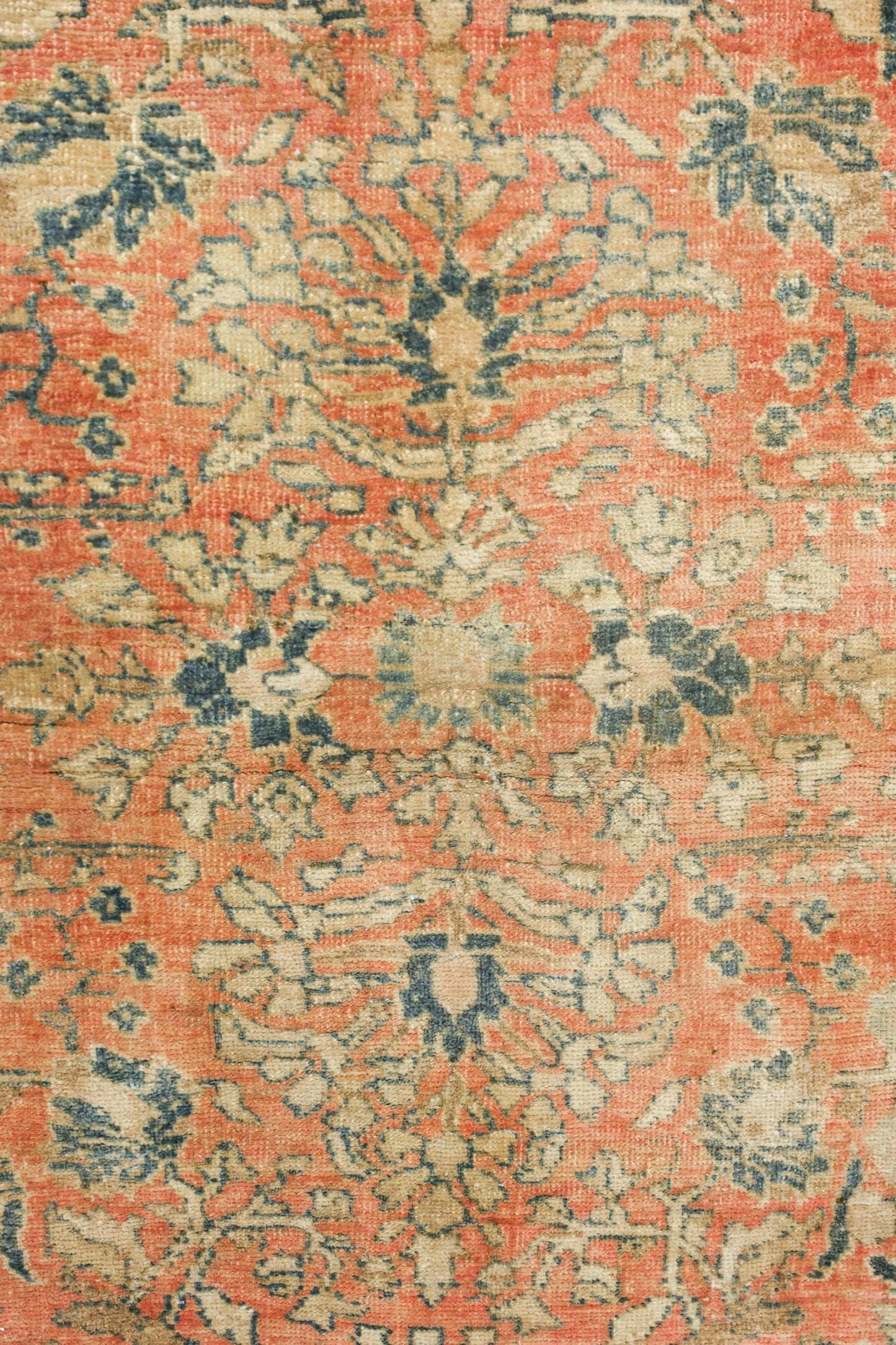Vintage Sarouk Handwoven Traditional Rug, J73343