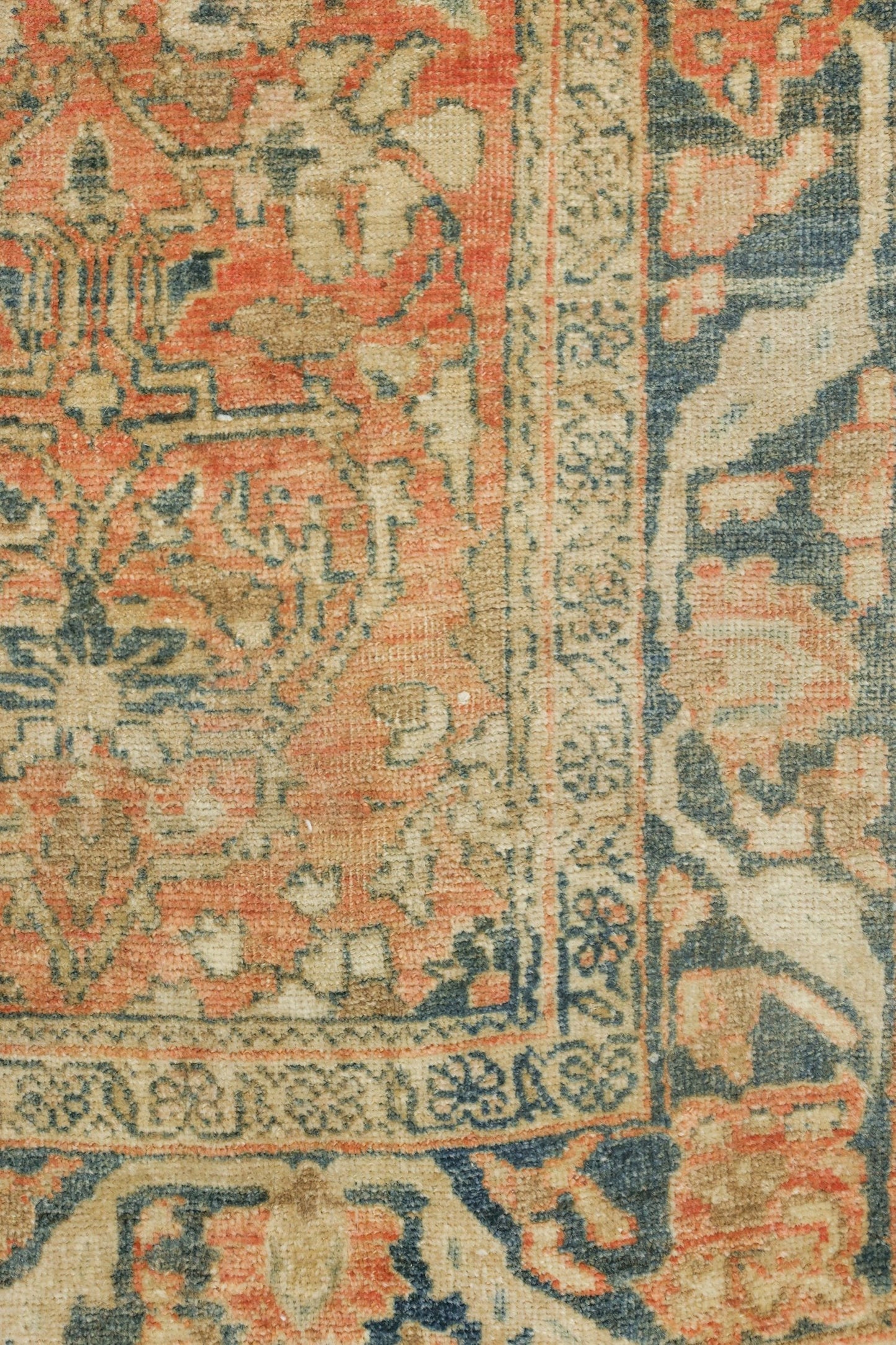 Vintage Sarouk Handwoven Traditional Rug, J73343