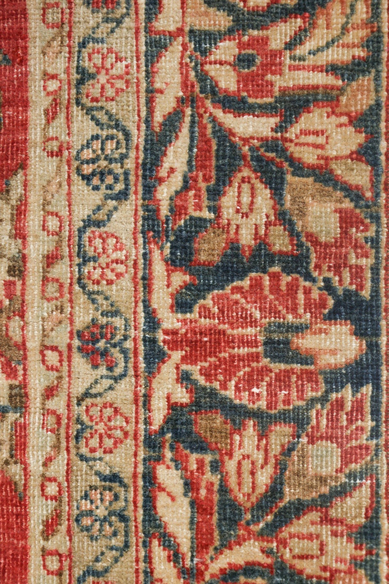 Vintage Sarouk Handwoven Traditional Rug, J73353