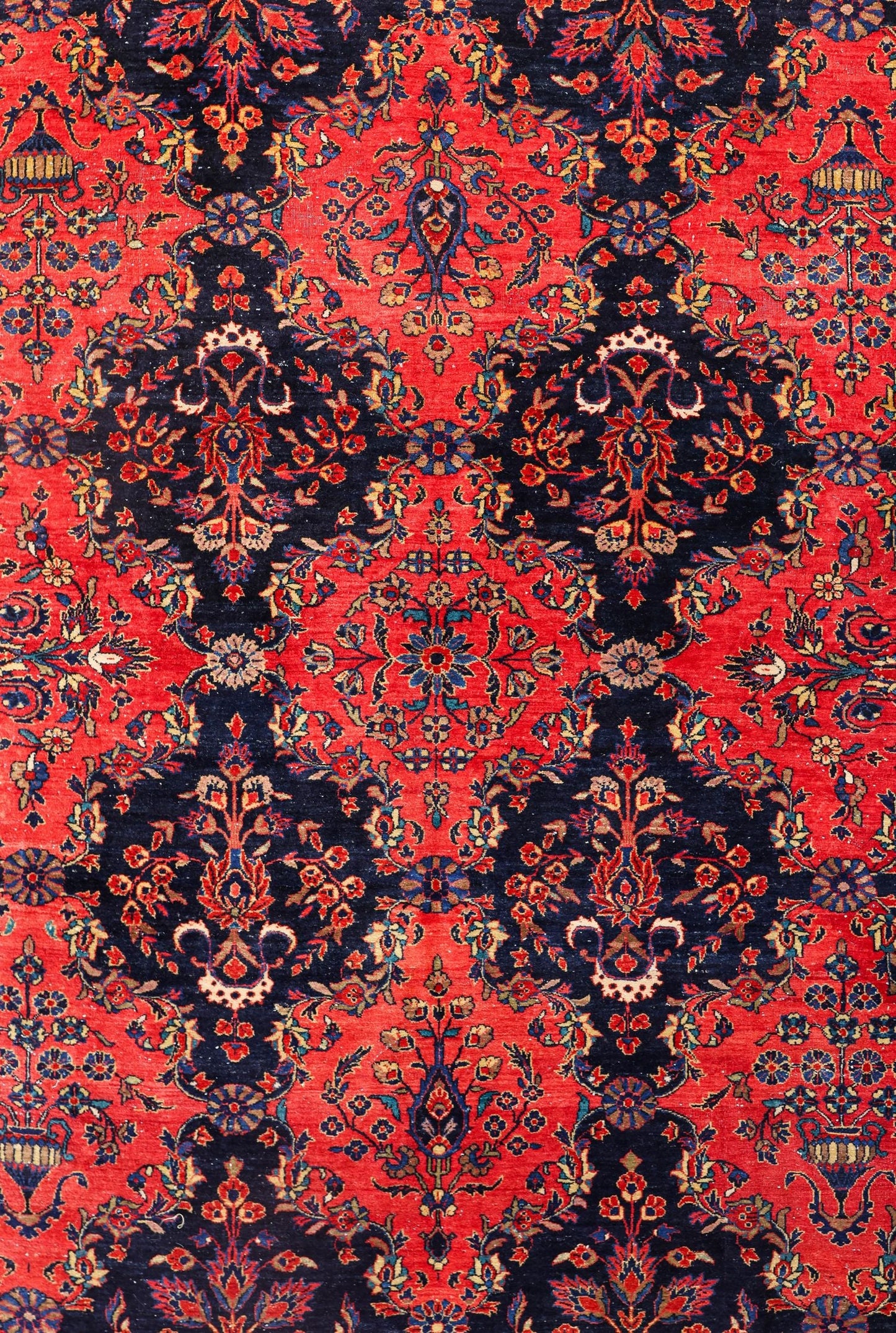 Antique Sarouk Handwoven Traditional Rug, J78389