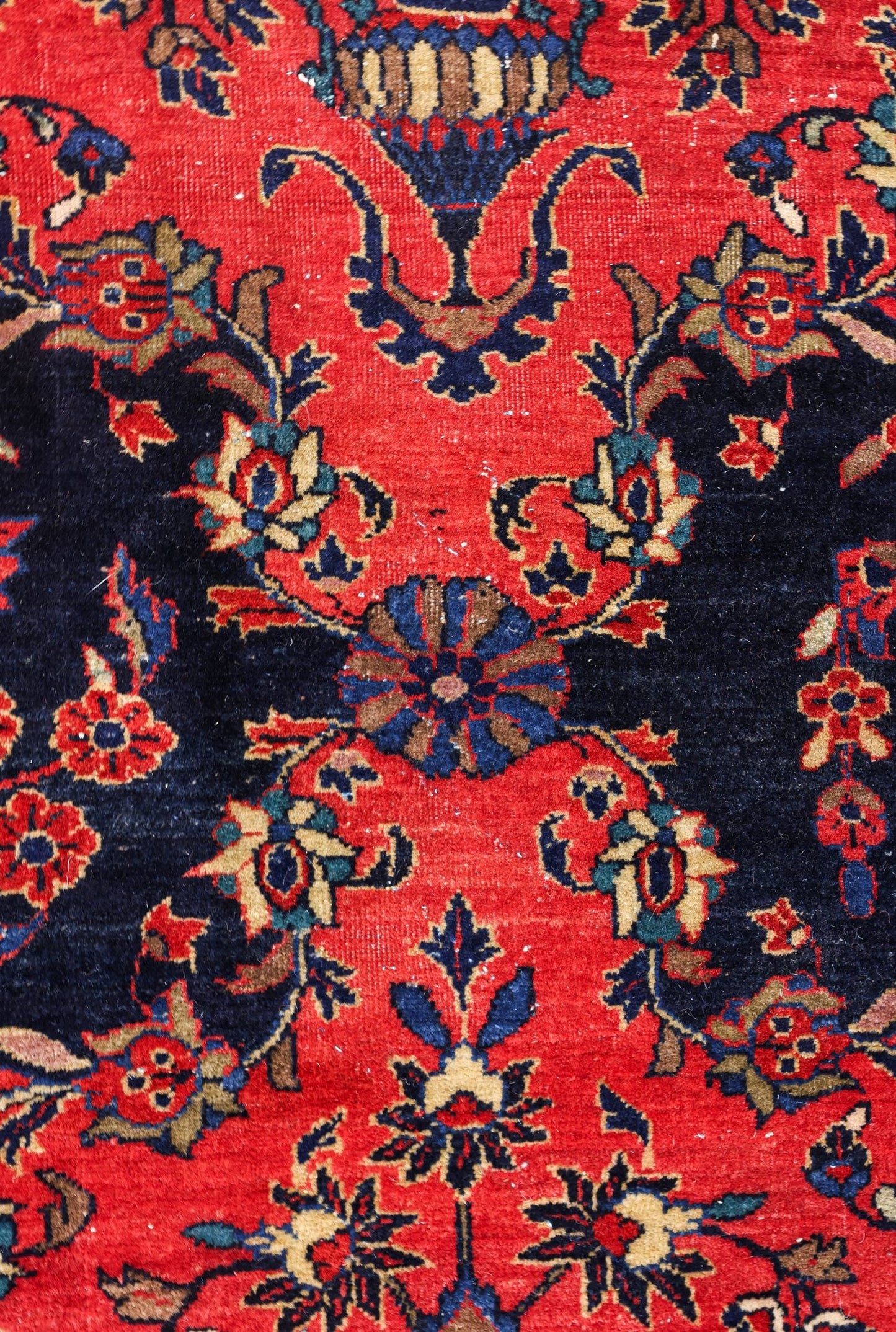 Antique Sarouk Handwoven Traditional Rug, J78389