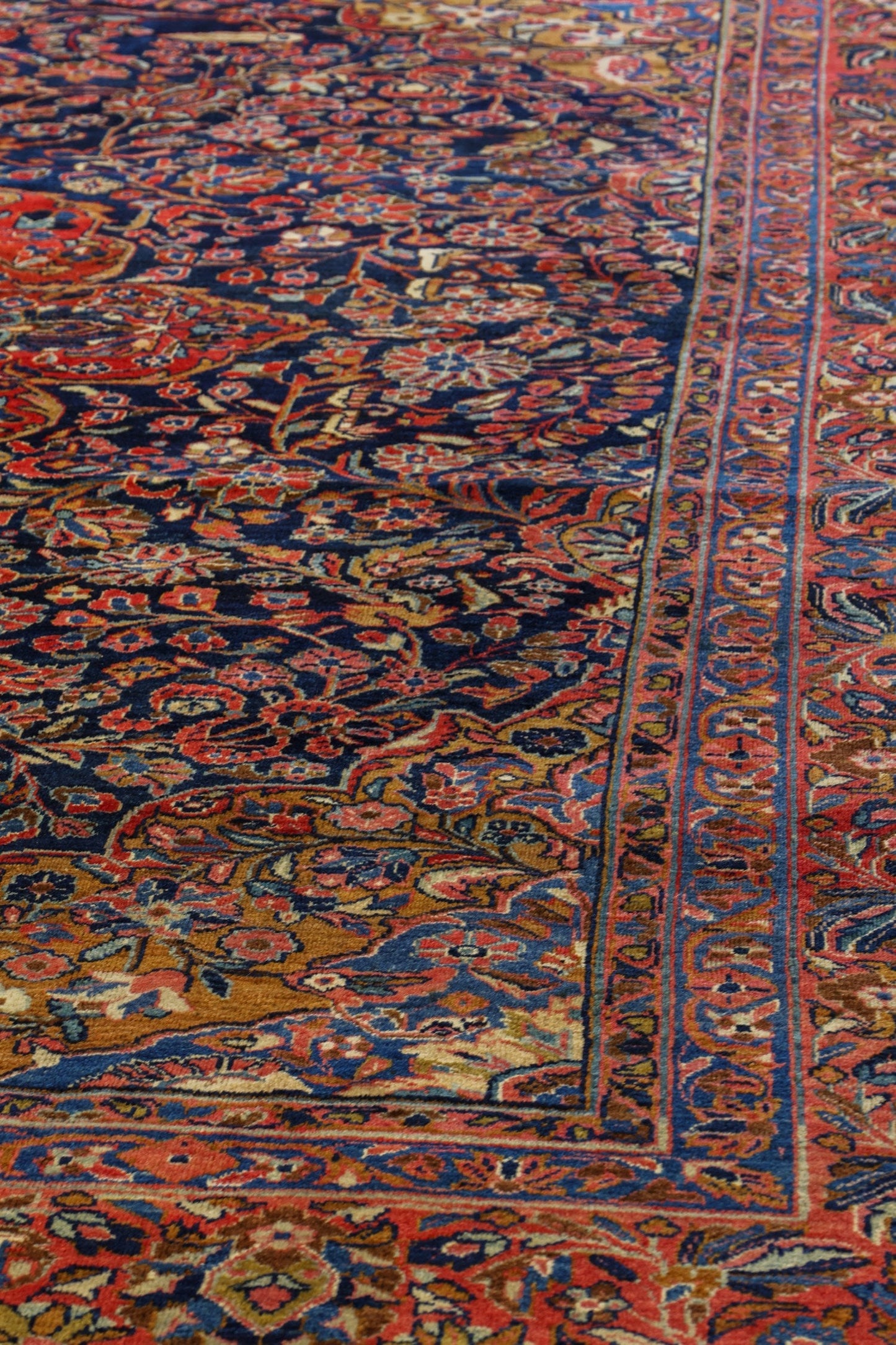 Antique Sarouk Handwoven Traditional Rug, 84378