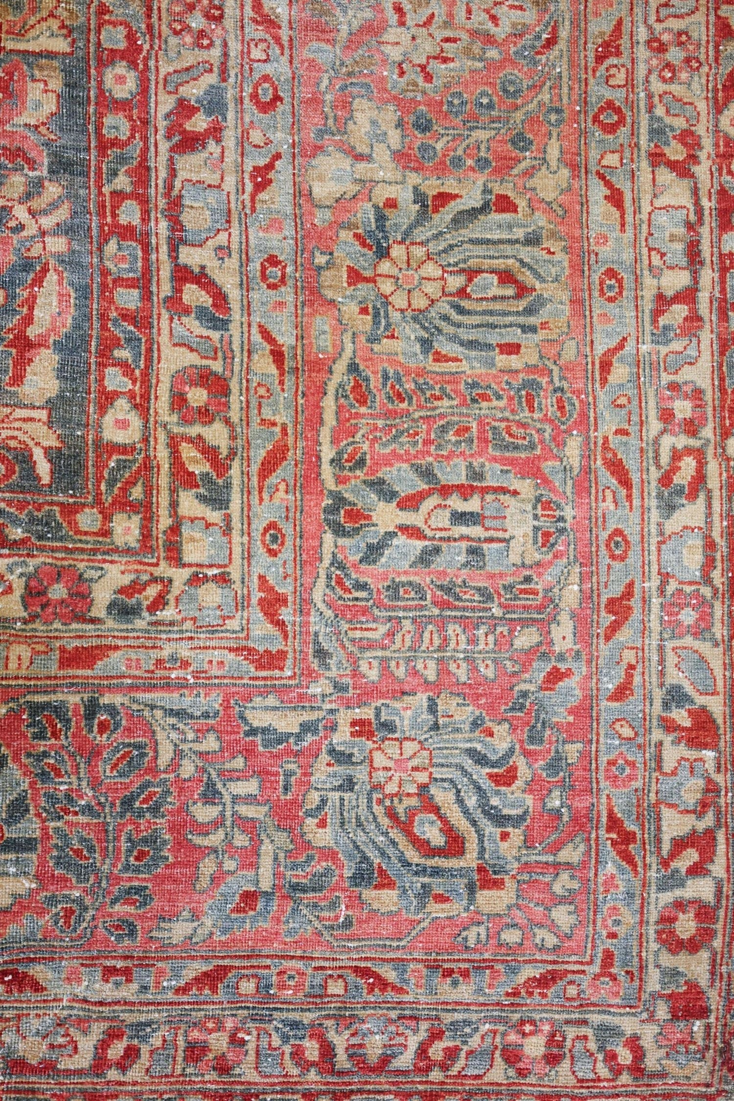 Vintage Sarouk Handwoven Traditional Rug, J68589