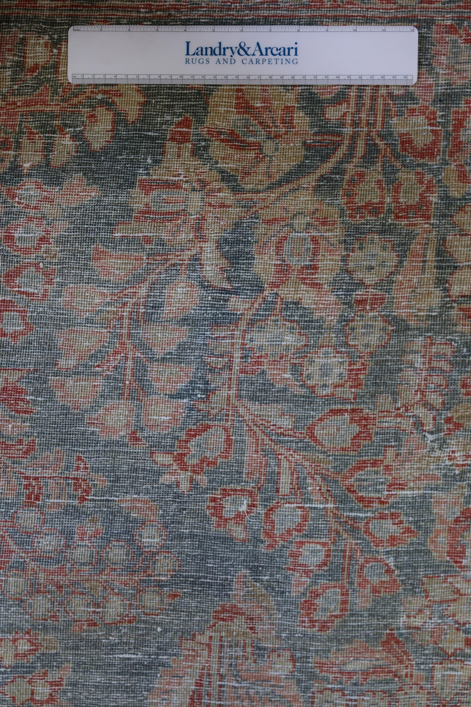 Vintage Sarouk Handwoven Traditional Rug, J68589