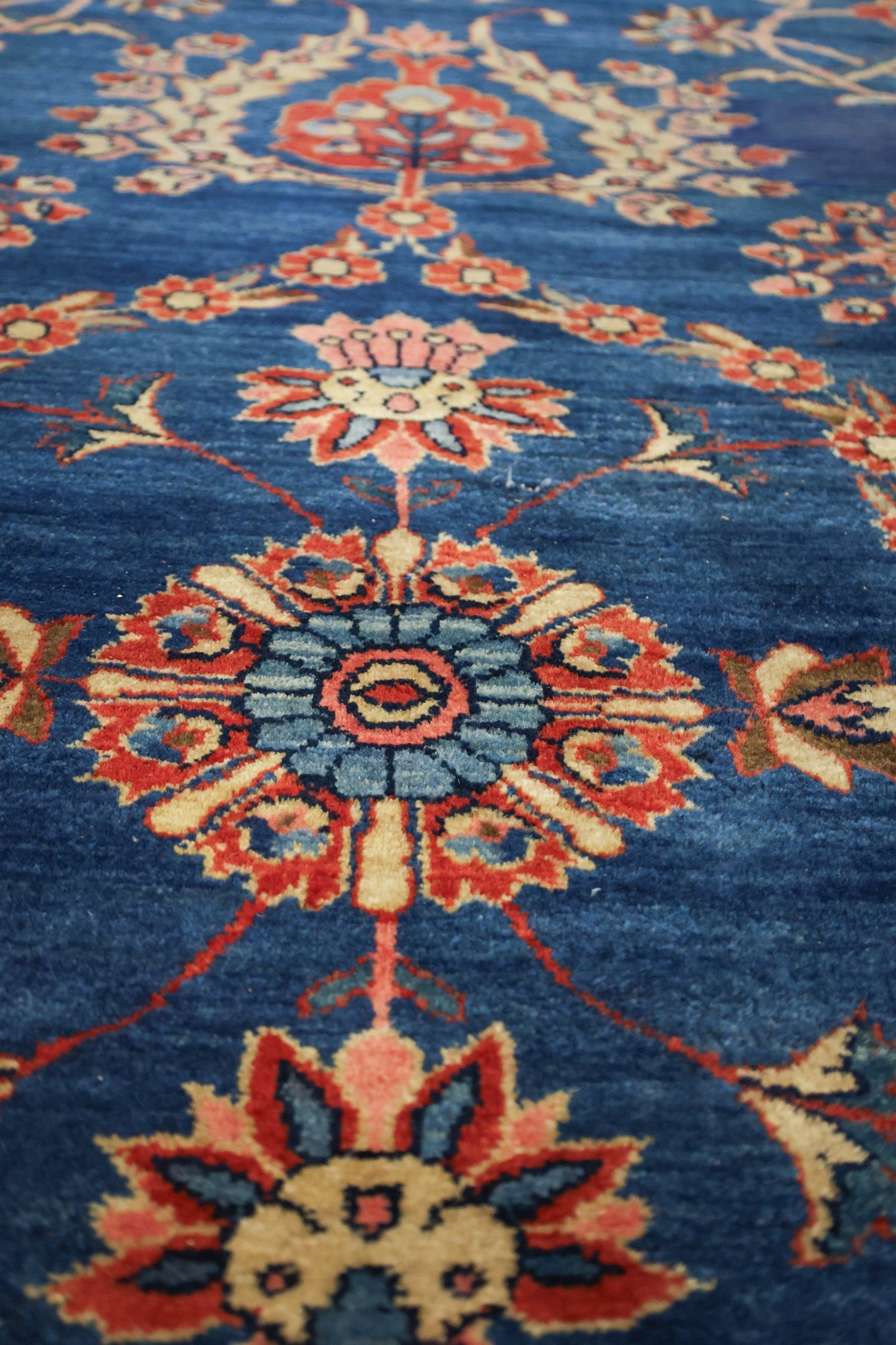 Antique Sarouk Handwoven Traditional Rug, J69856