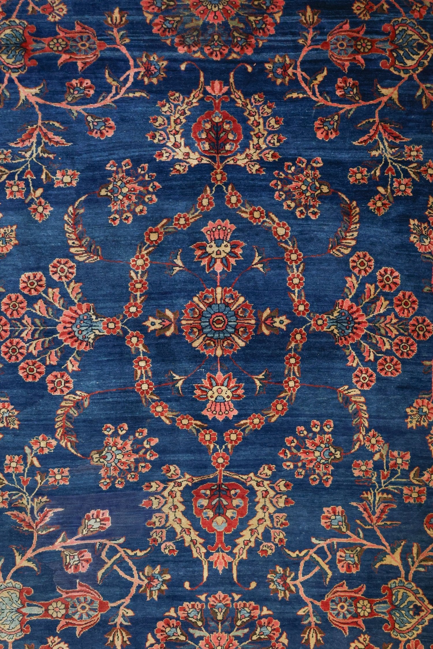 Antique Sarouk Handwoven Traditional Rug, J69856