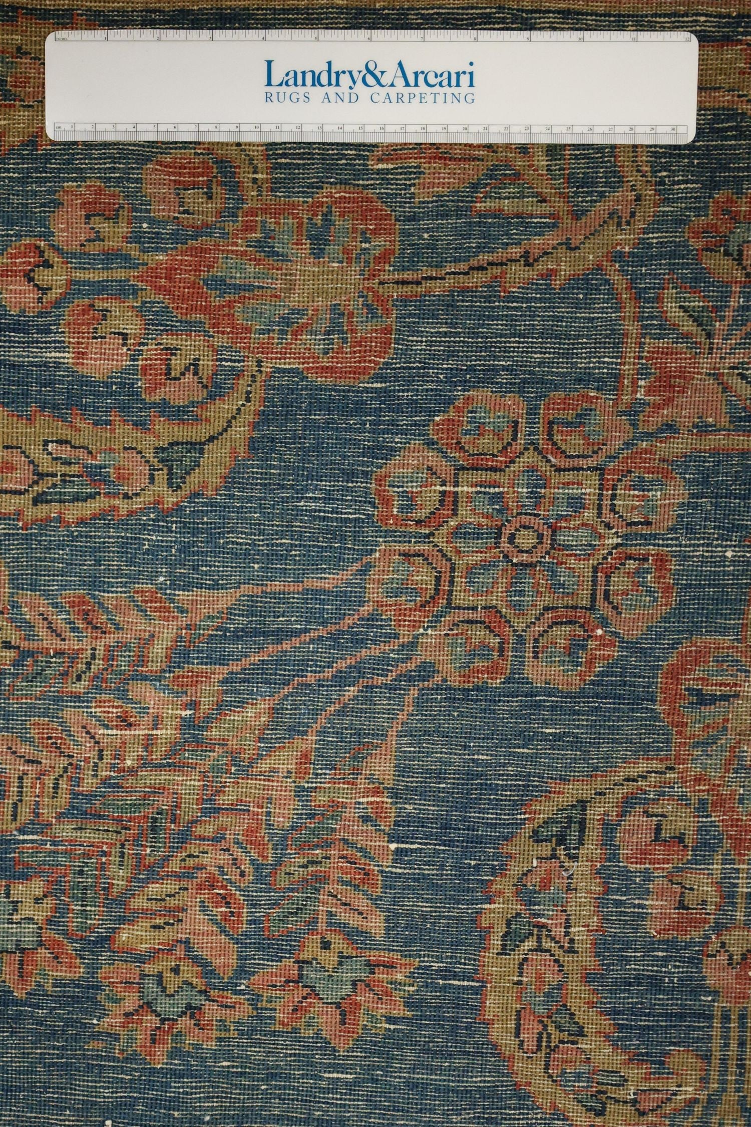 Antique Sarouk Handwoven Traditional Rug, J69856