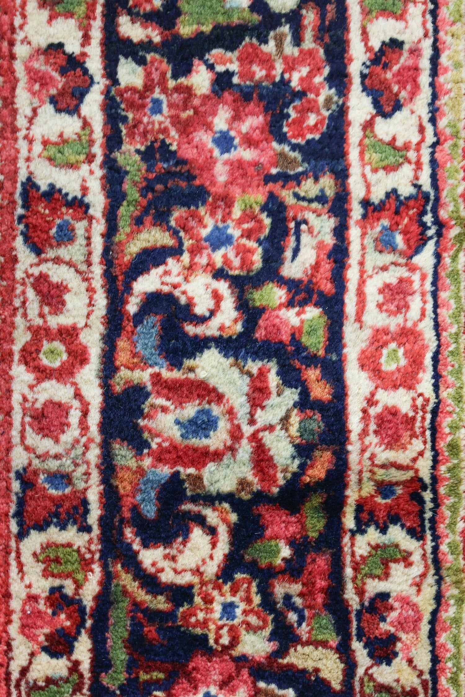 Antique Sarouk Handwoven Traditional Rug, J71233