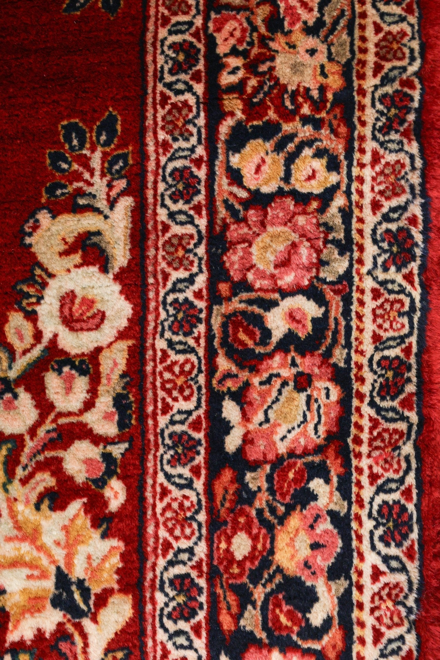 Antique Sarouk Handwoven Traditional Rug, J72074