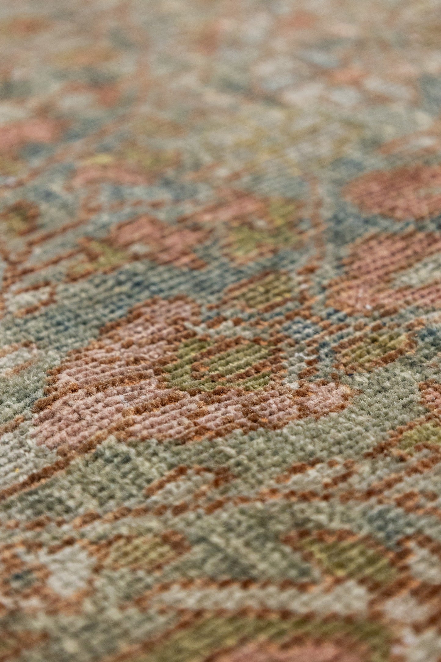 Vintage Sarouk Handwoven Traditional Rug, J73948