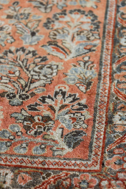 Antique Sarouk Handwoven Traditional Rug, J79436