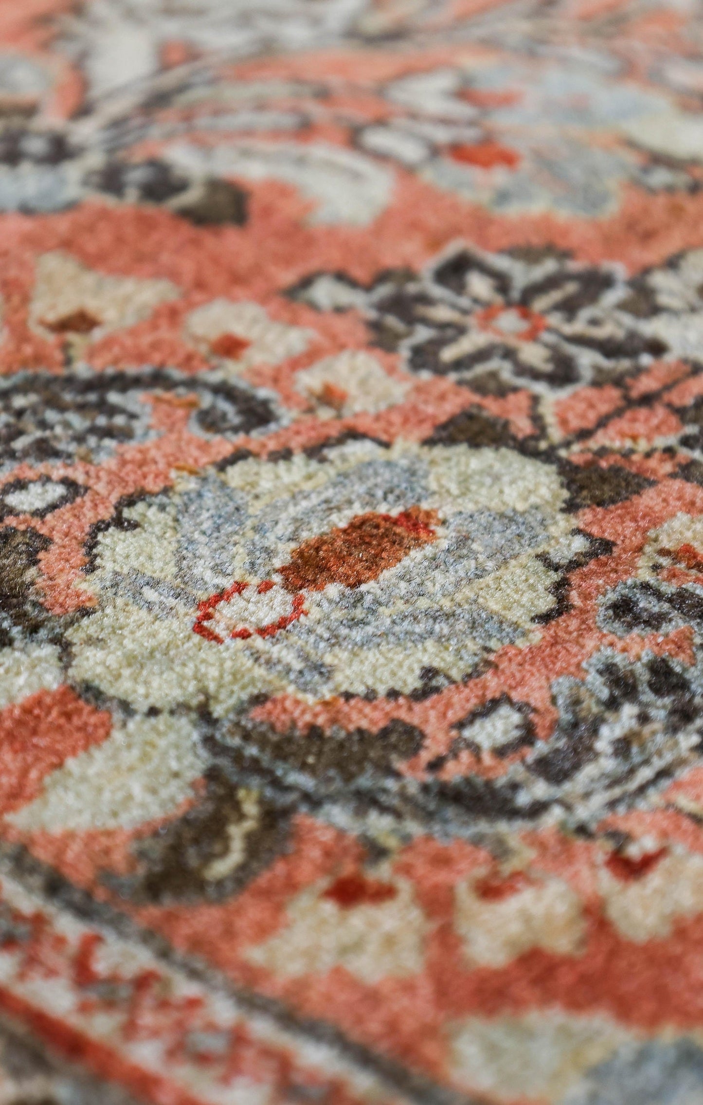 Antique Sarouk Handwoven Traditional Rug, J79436