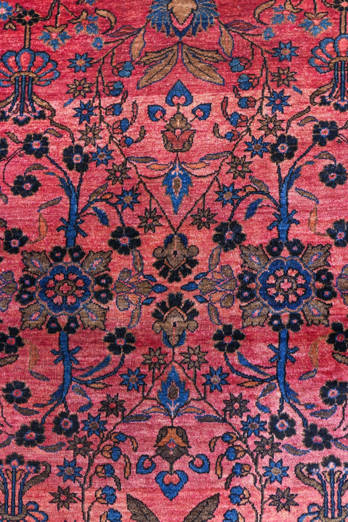 Antique Sarouk Handwoven Traditional Rug, J79885