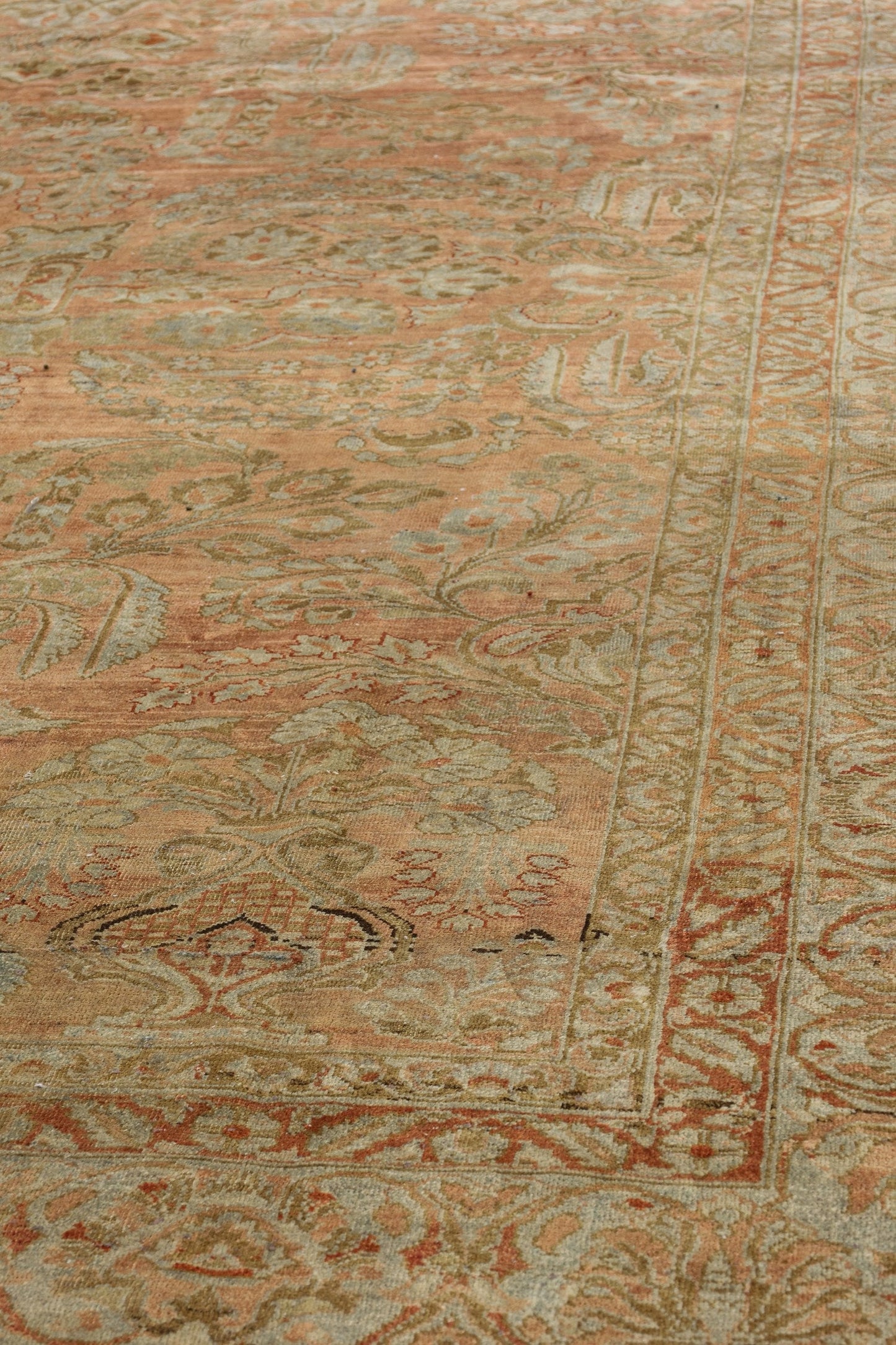 Vintage Sarouk Handwoven Traditional Rug, J81288