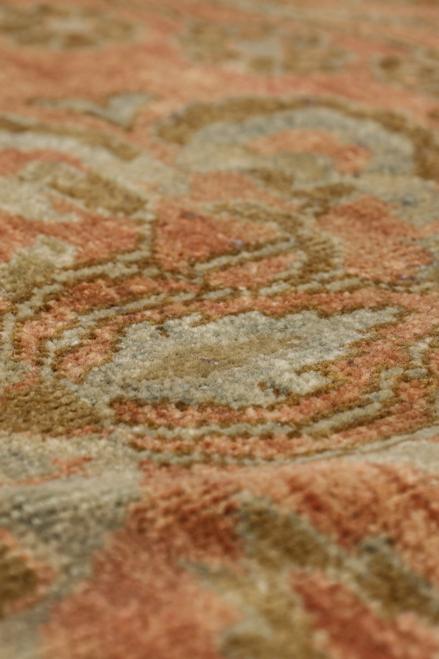 Vintage Sarouk Handwoven Traditional Rug, J81288