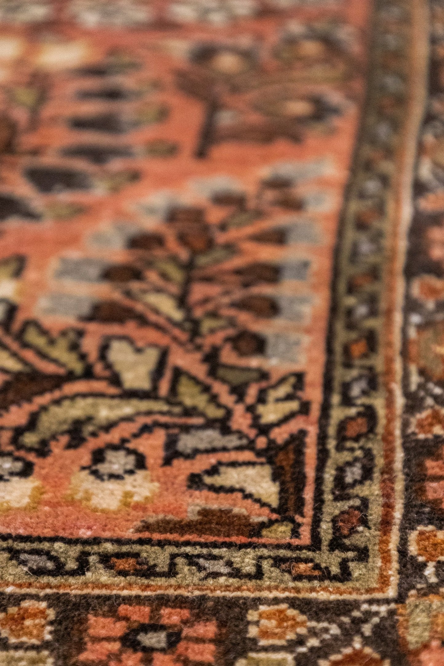 Vintage Sarouk Handwoven Traditional Rug, J86458