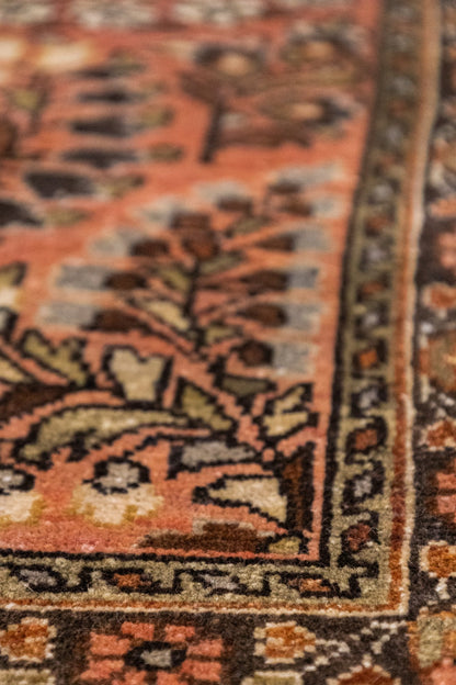 Vintage Sarouk Handwoven Traditional Rug, J86458