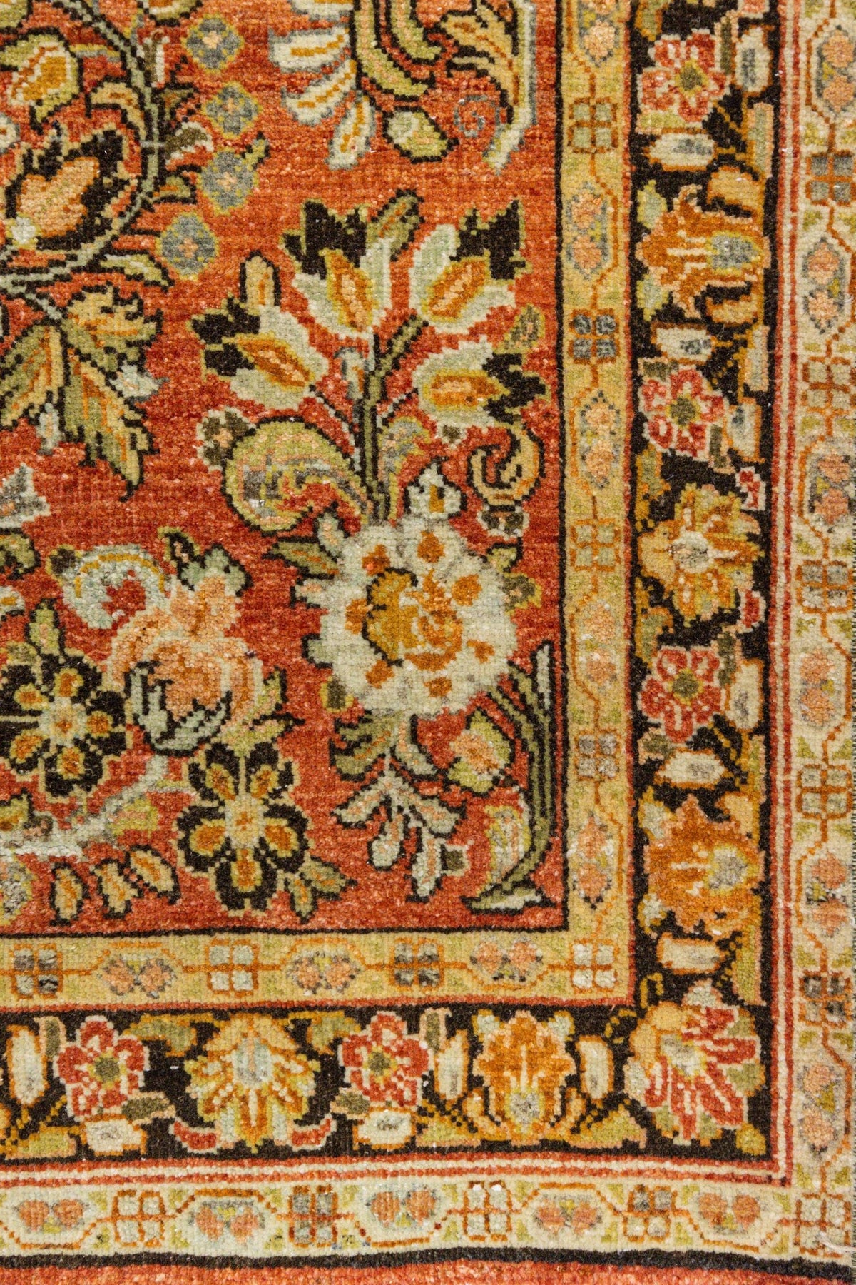 Vintage Sarouk Handwoven Traditional Rug, J86551
