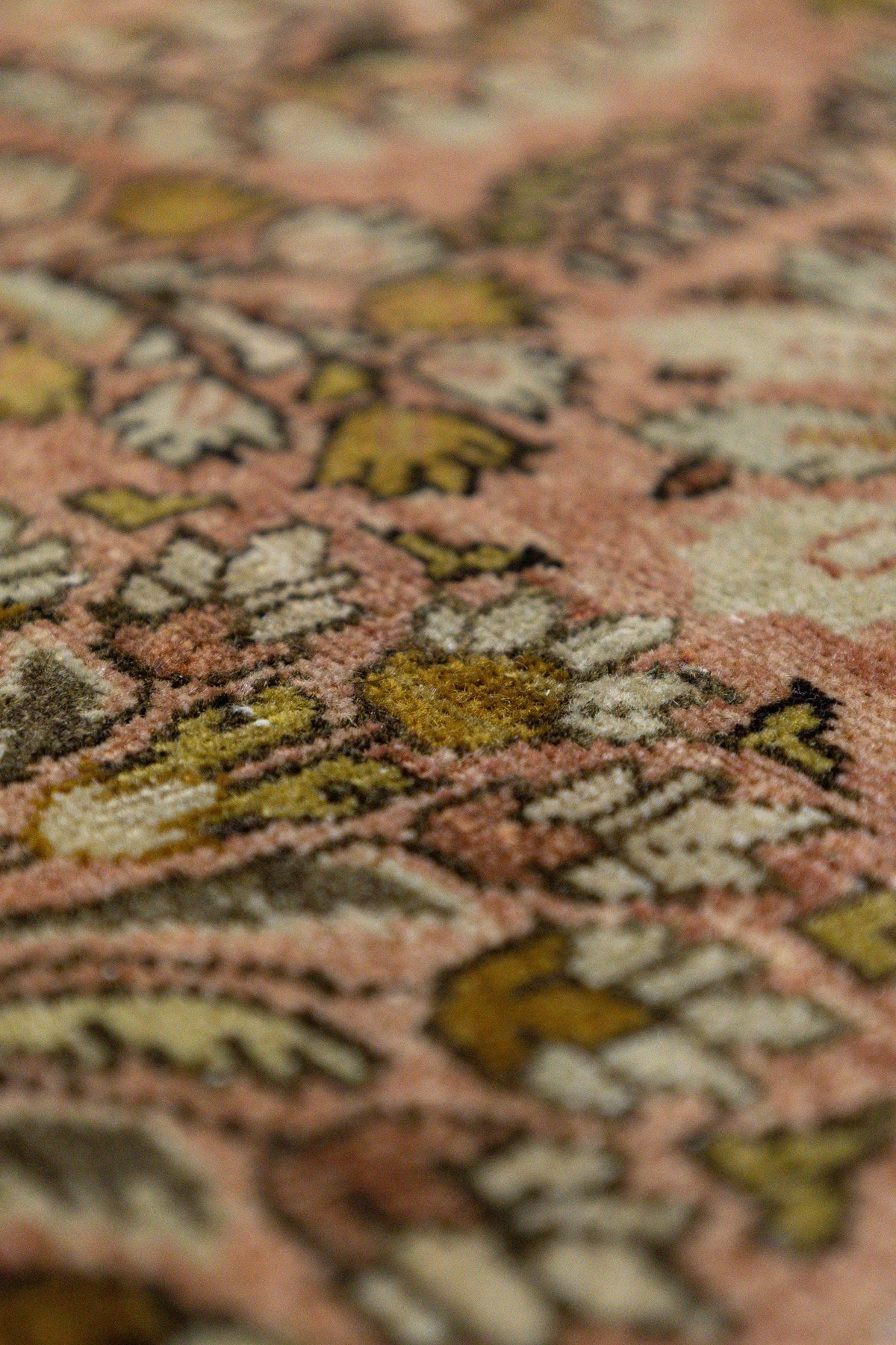 Vintage Sarouk Handwoven Traditional Rug, J86564