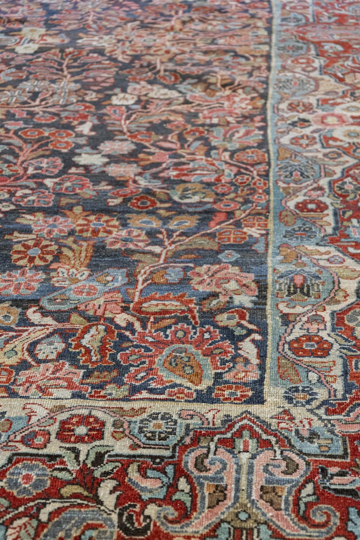 Vintage Sarouk Handwoven Traditional Rug, J86618