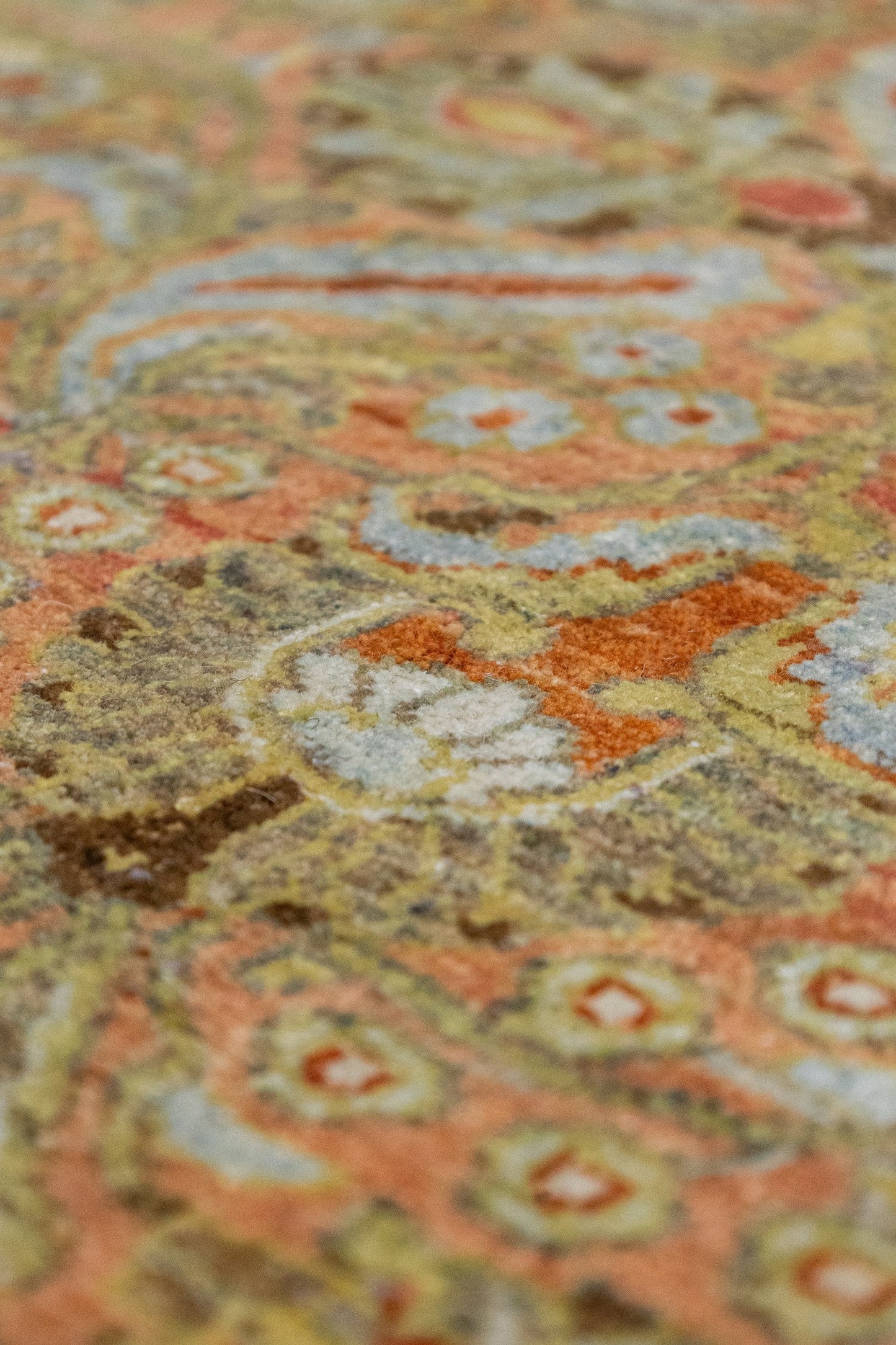 Vintage Sarouk Handwoven Traditional Rug, J88226