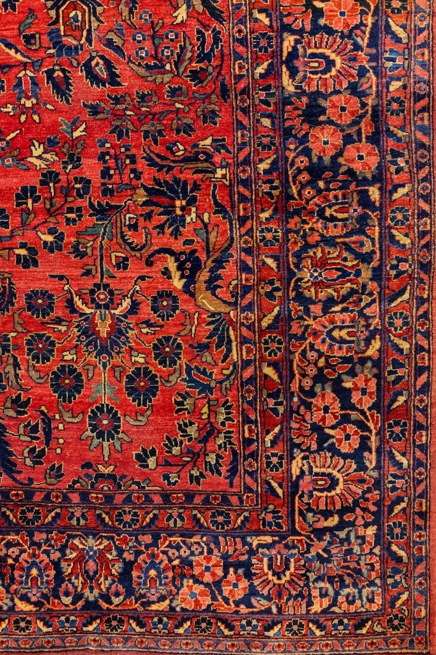 Antique Sarouk Handwoven Traditional Rug, J88653
