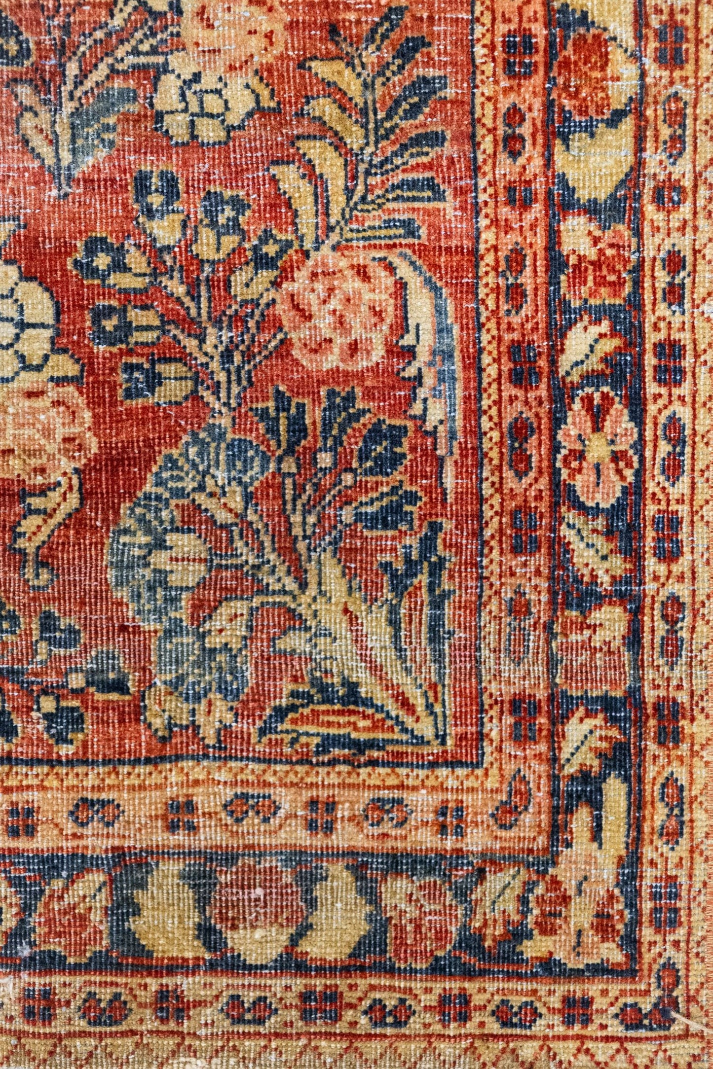 Vintage Sarouk Handwoven Traditional Rug, J89143