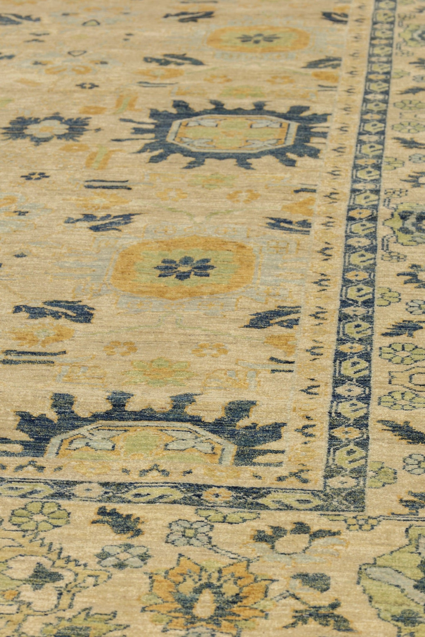 Sultanabad Handwoven Traditional Rug, J80751
