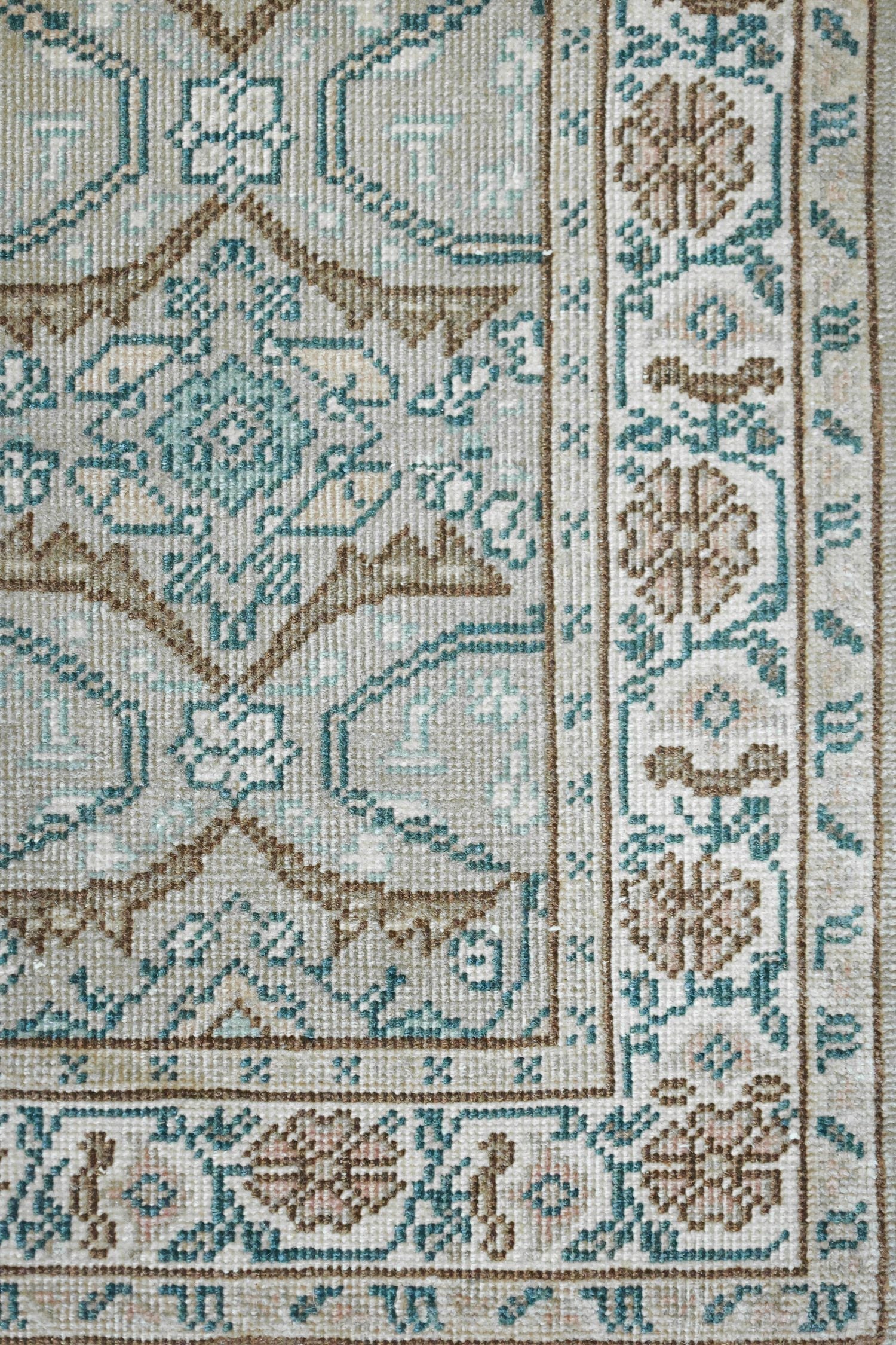 Vintage Tabriz Handwoven Traditional Rug, J69004
