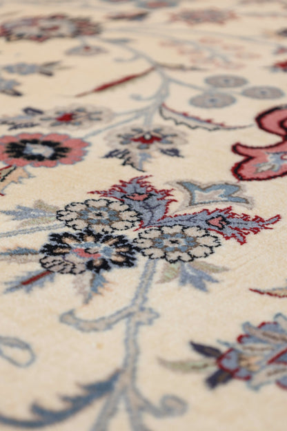 Tabriz Handwoven Traditional Rug, 83528