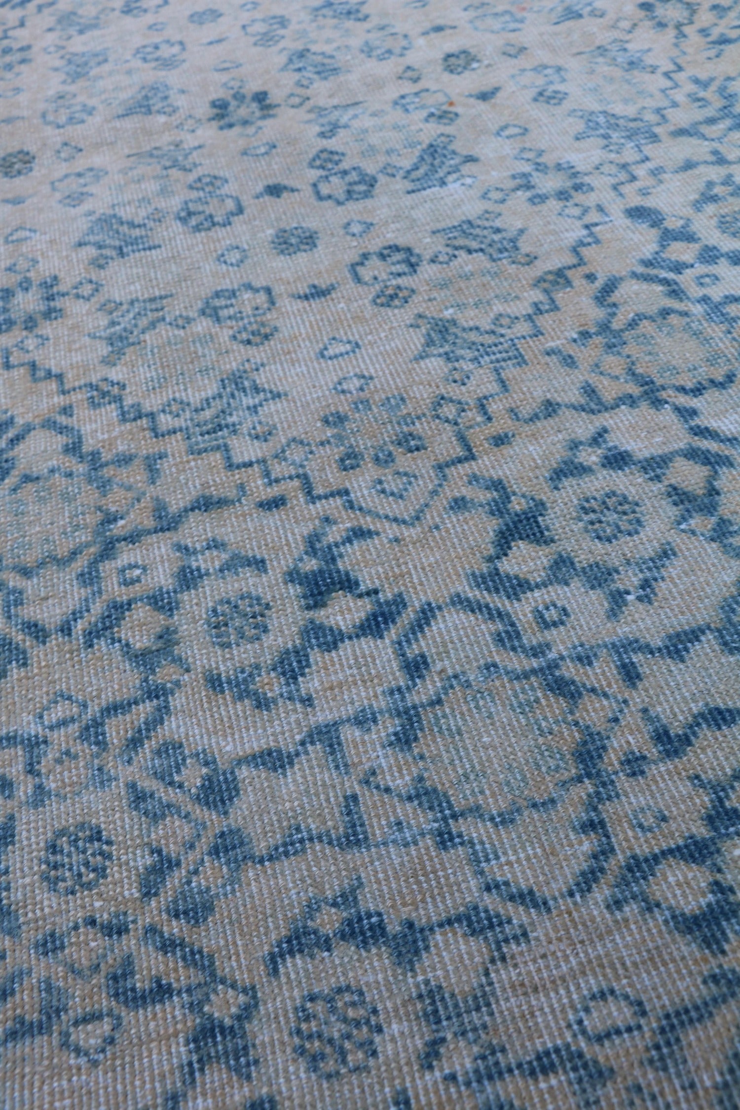 Vintage Tabriz Handwoven Traditional Rug, J67597