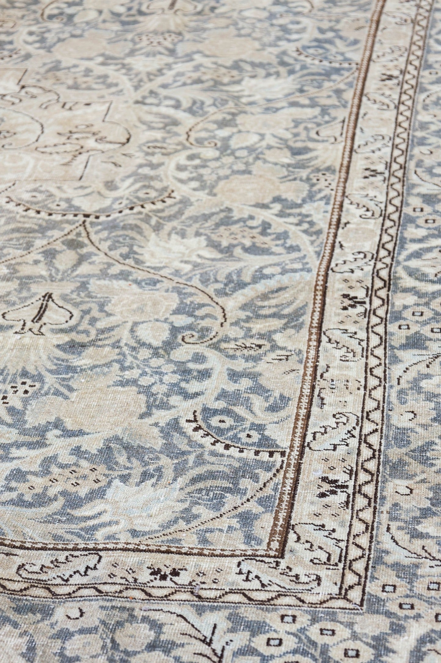 Vintage Tabriz Handwoven Traditional Rug, J78891